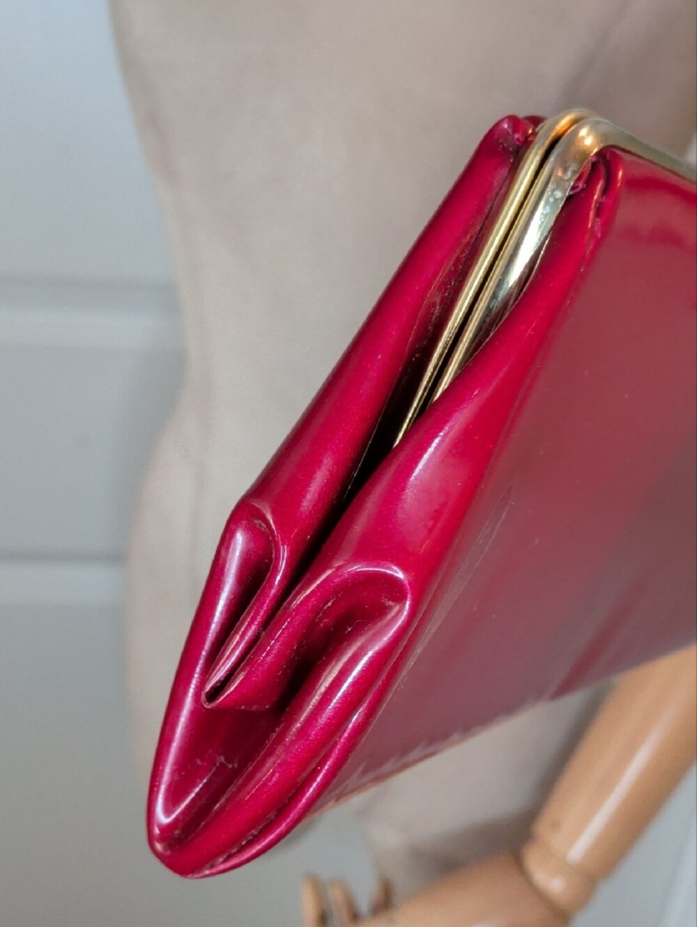Vintage 60s Red Patent Leather Clutch Purse Cocktail Bag Kiss Lock - Picture 6 of 10